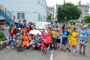 День защиты детей. Металлурги подарили центру для несовершеннолетних автомобиль